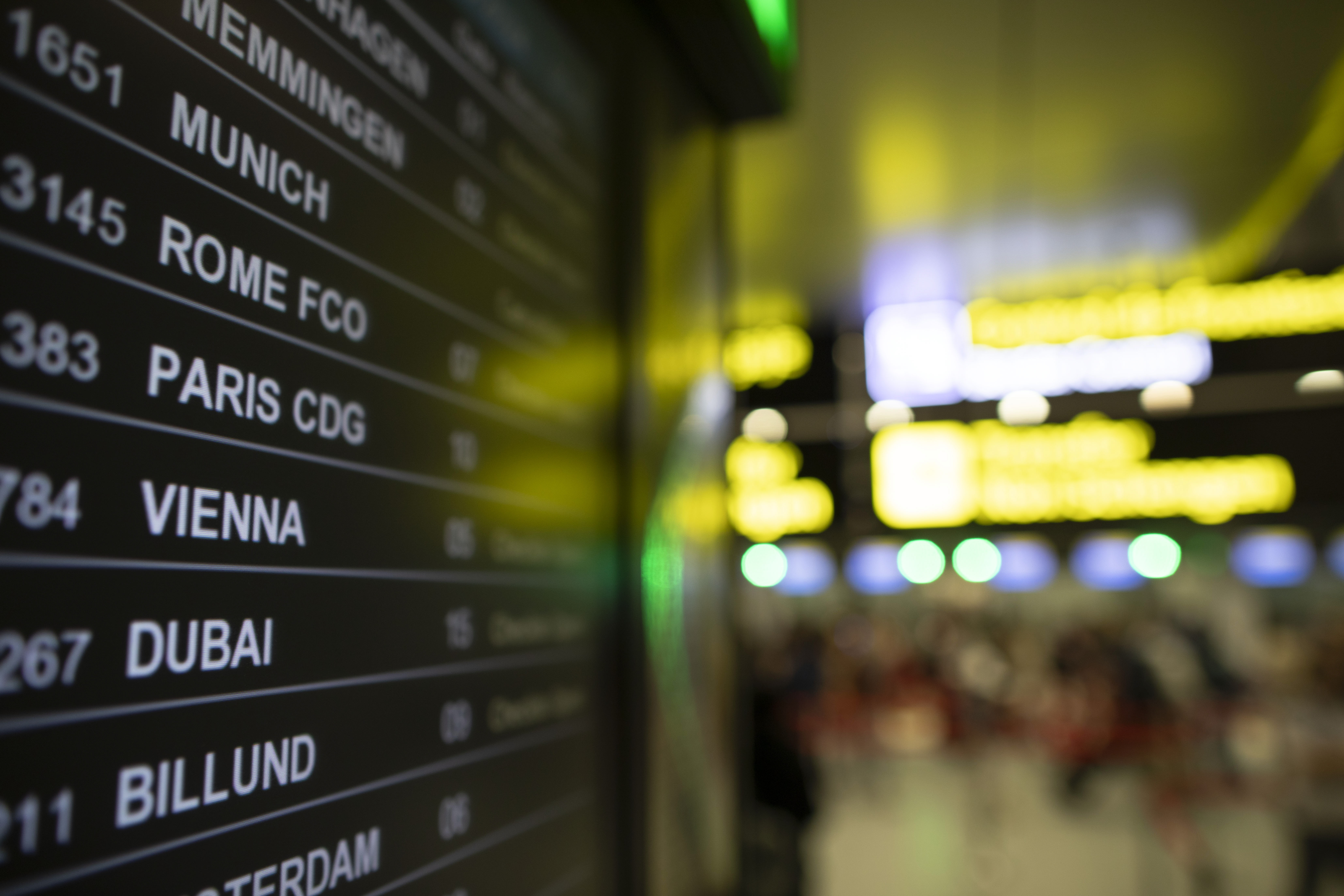 Experiment Digi24. Cum decurge o călătorie cu avionul de la București la Viena fără controlul pașapoartelor