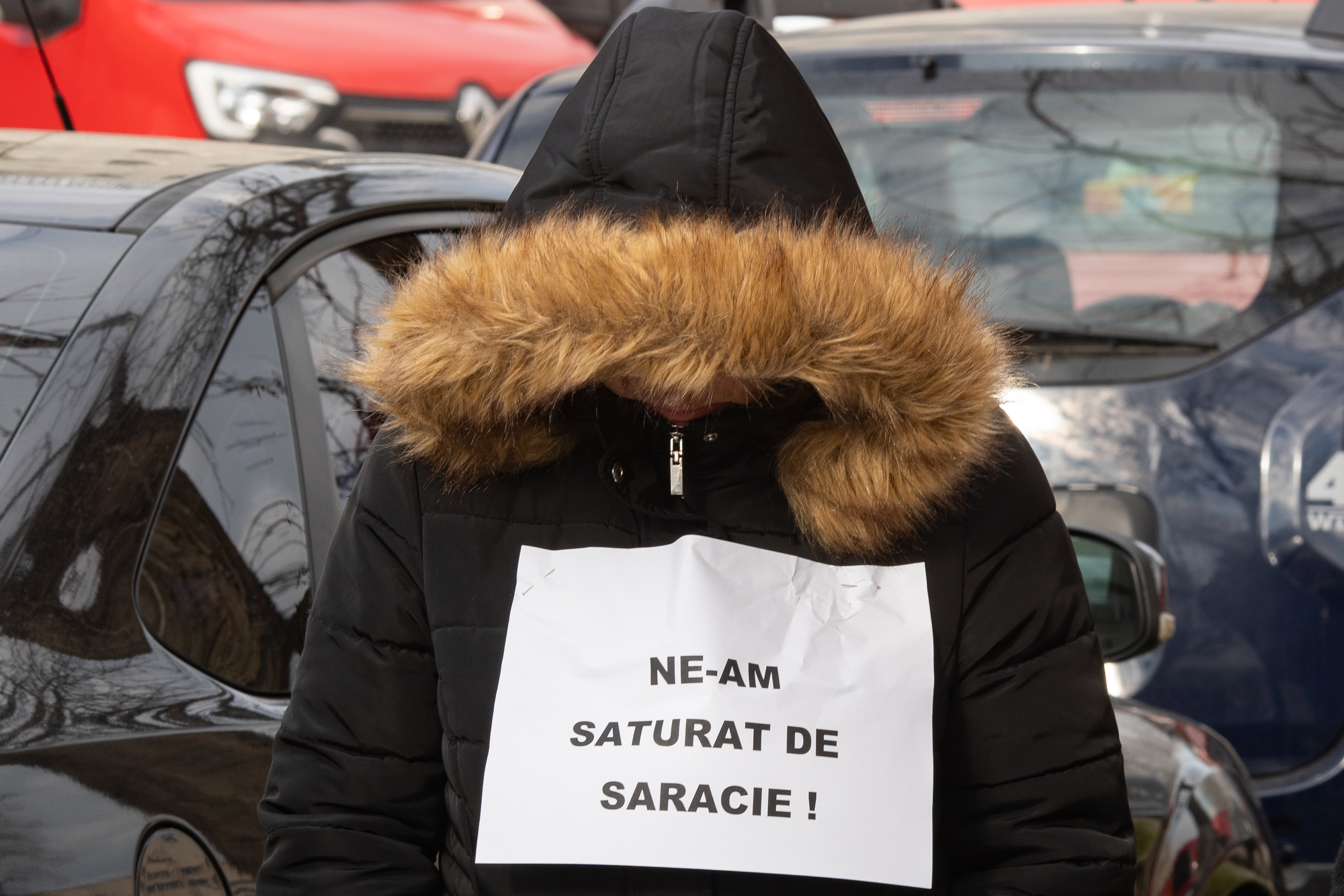 Scrisoarea unui poștaș care are un salariu de 2.100 de lei: "Nicule, Marcele, vă pasă? Ne-a ajuns cuţitul la os"
