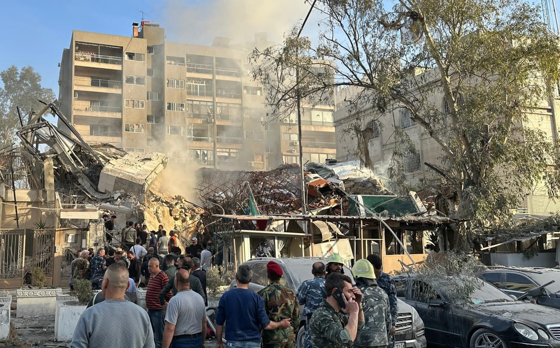Israelul a bombardat consulatul iranian din Damasc și a ucis doi comandanți militari de rang înalt. Teheranul promite „un răspuns dur”