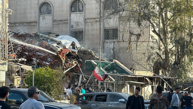 cladirea consulatului iranian din damasc, distrusa