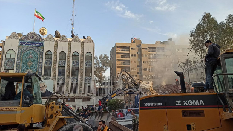 cladirea consulatului iranian din damasc, distrusa