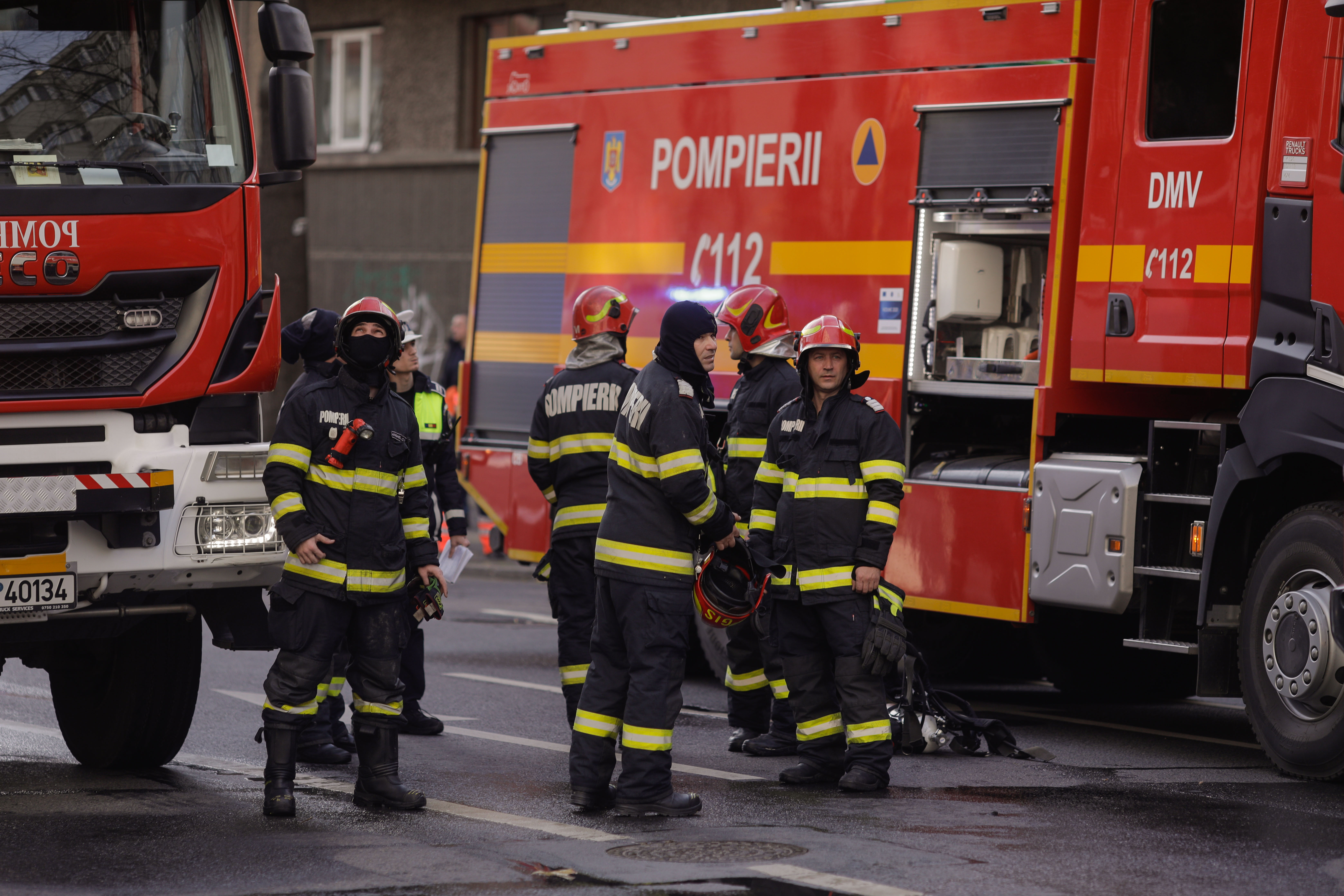 Incendiu la un hotel din Ploiești. Focul a izbucnit de la centrala termică
