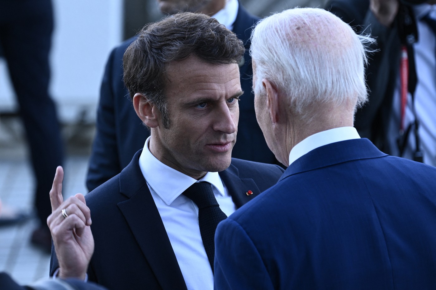WSJ: Macron le-a spus lui Biden și Scholz că dacă trupe franceze ar fi atacate în Ucraina nu va cere ajutorul SUA sau NATO