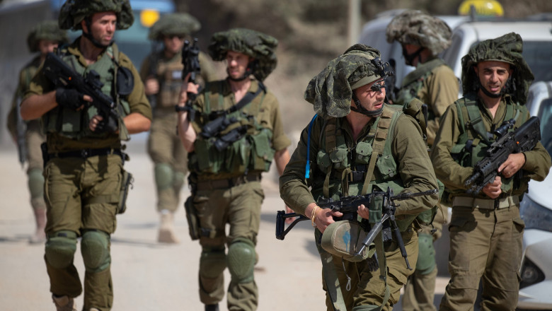 militari israelieni inarmati