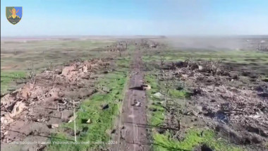 Localitatea Robotîne distrusă de bombardamente, filmat din drona