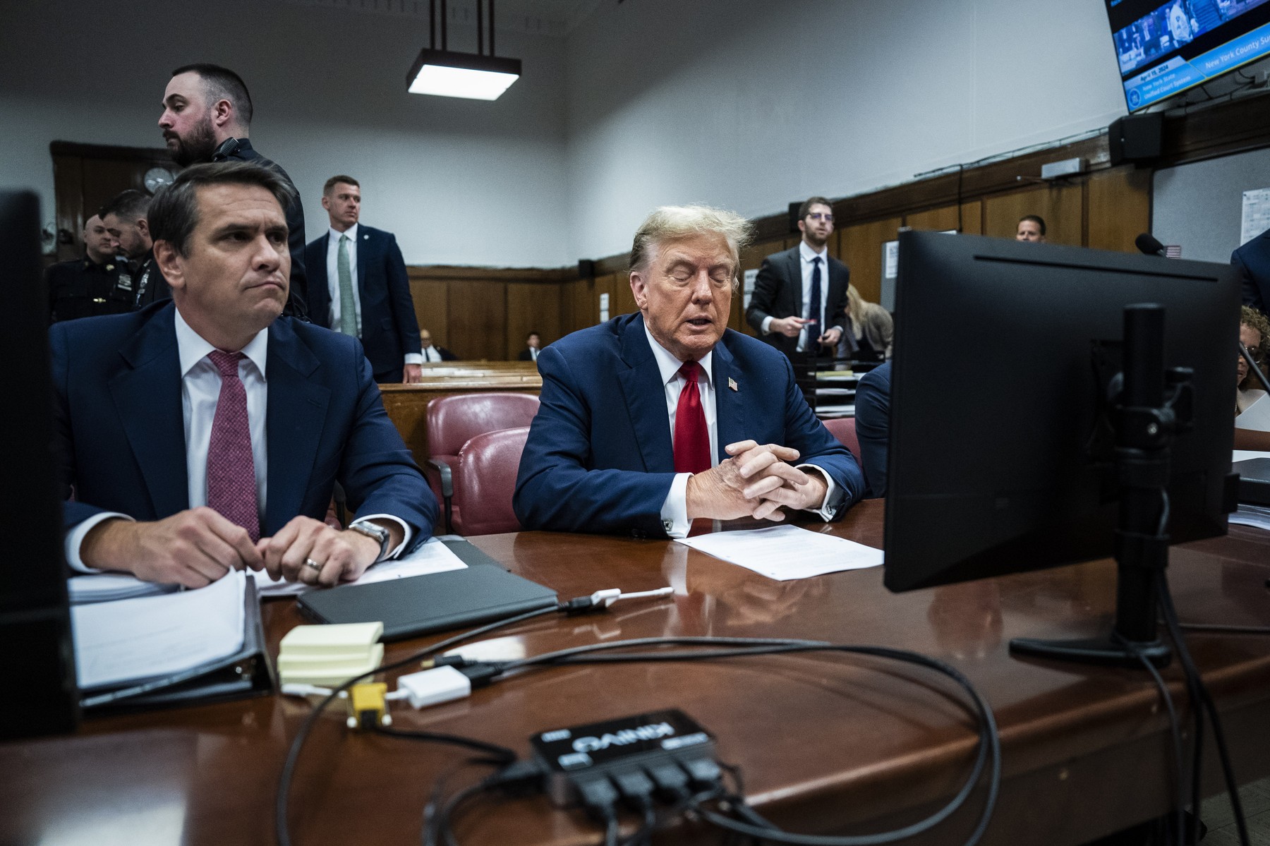 "Sleepy Don". Valuri de ironii după ce Trump a adormit la primul termen al procesului. Procuror: N-am mai auzit așa ceva până acum