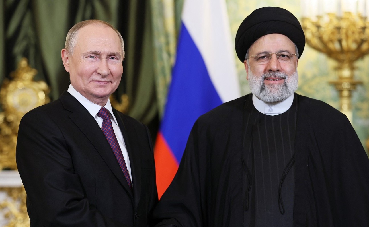 Vladimir Putin a vorbit la telefon cu Ebrahim Raisi. Ce i-a cerut președintele rus celui iranian