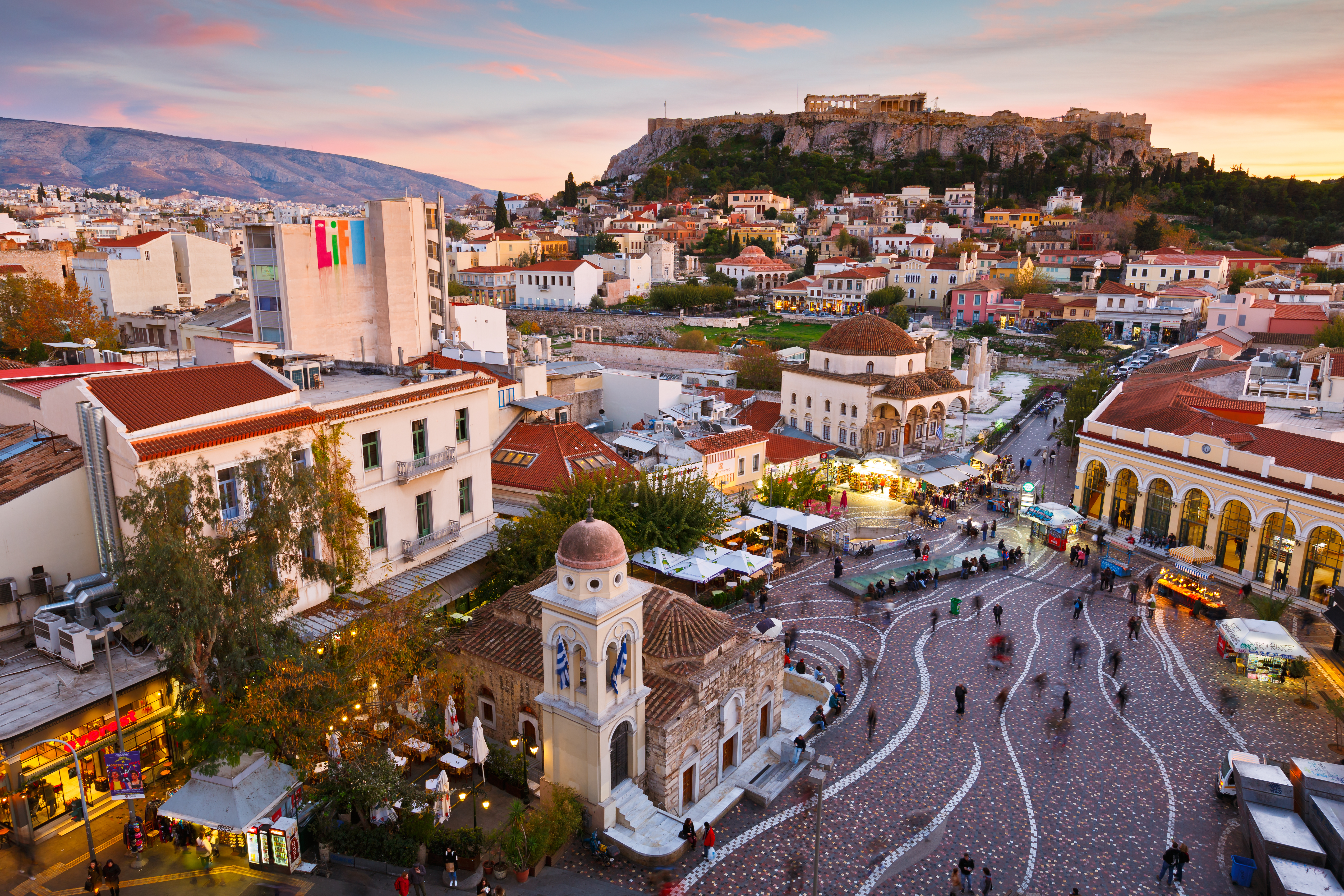 Atenționare de călătorie pentru românii care merg în Grecia: Se anunță greve care vor da peste cap transportul public