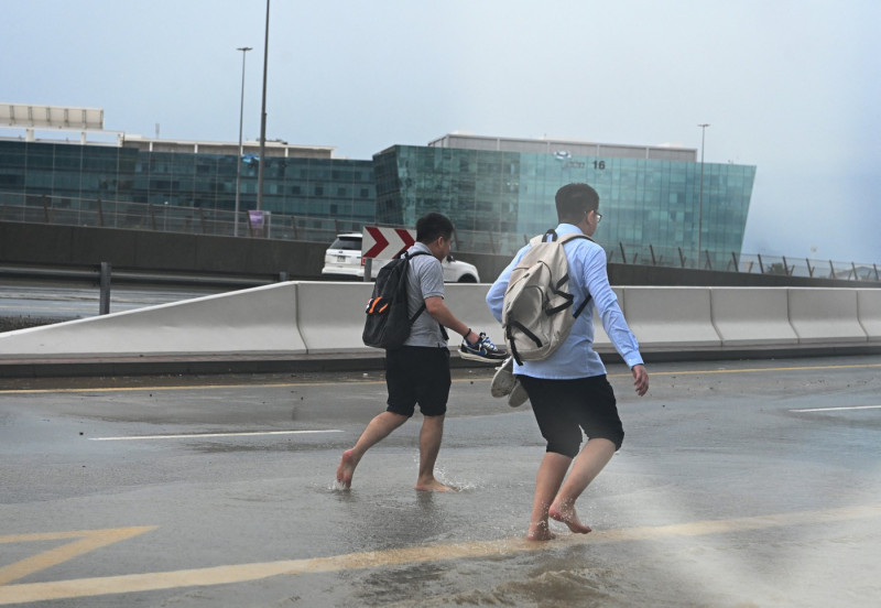 Heavy raining hits UAE