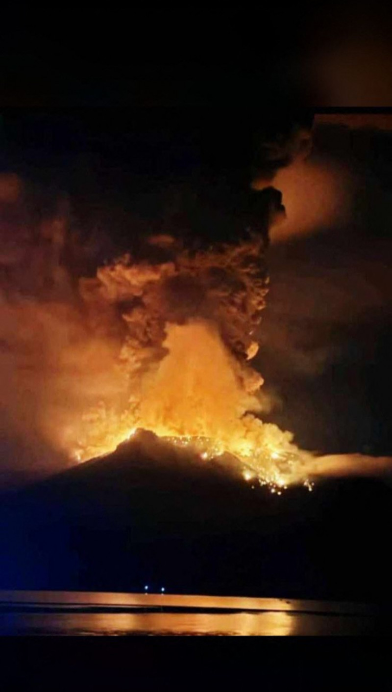 eruptie-vulcan-indonezia-profiimedia