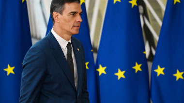 Pedro Sanchez trece pe lângă steaguri ale UE la Bruxelles