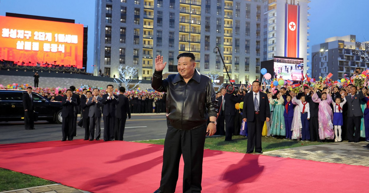 Odă în Coreea de Nord pentru prietenosul tată Kim. Un clip cu toată lumea exaltată că visele devin realitate a fost lansat |EpicNews