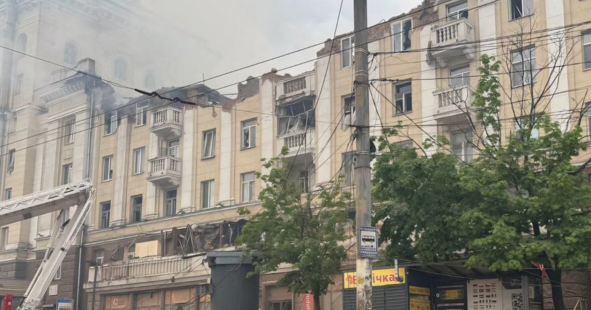 Opt morți după ce rușii au atacat Ucraina noaptea cu drone și rachete Shahed. Explozii în Dnipro, clădiri și gara au fost bombardate|EpicNews