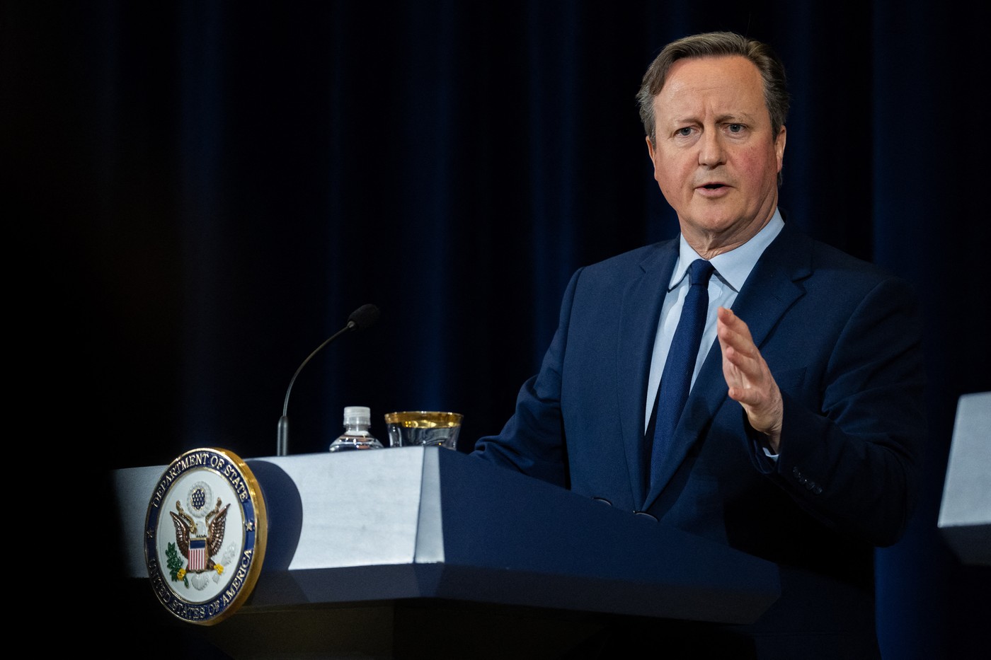 David Cameron spune că activele rusești înghețate ar trebui folosite „creativ” pentru a finanța apărarea Ucrainei