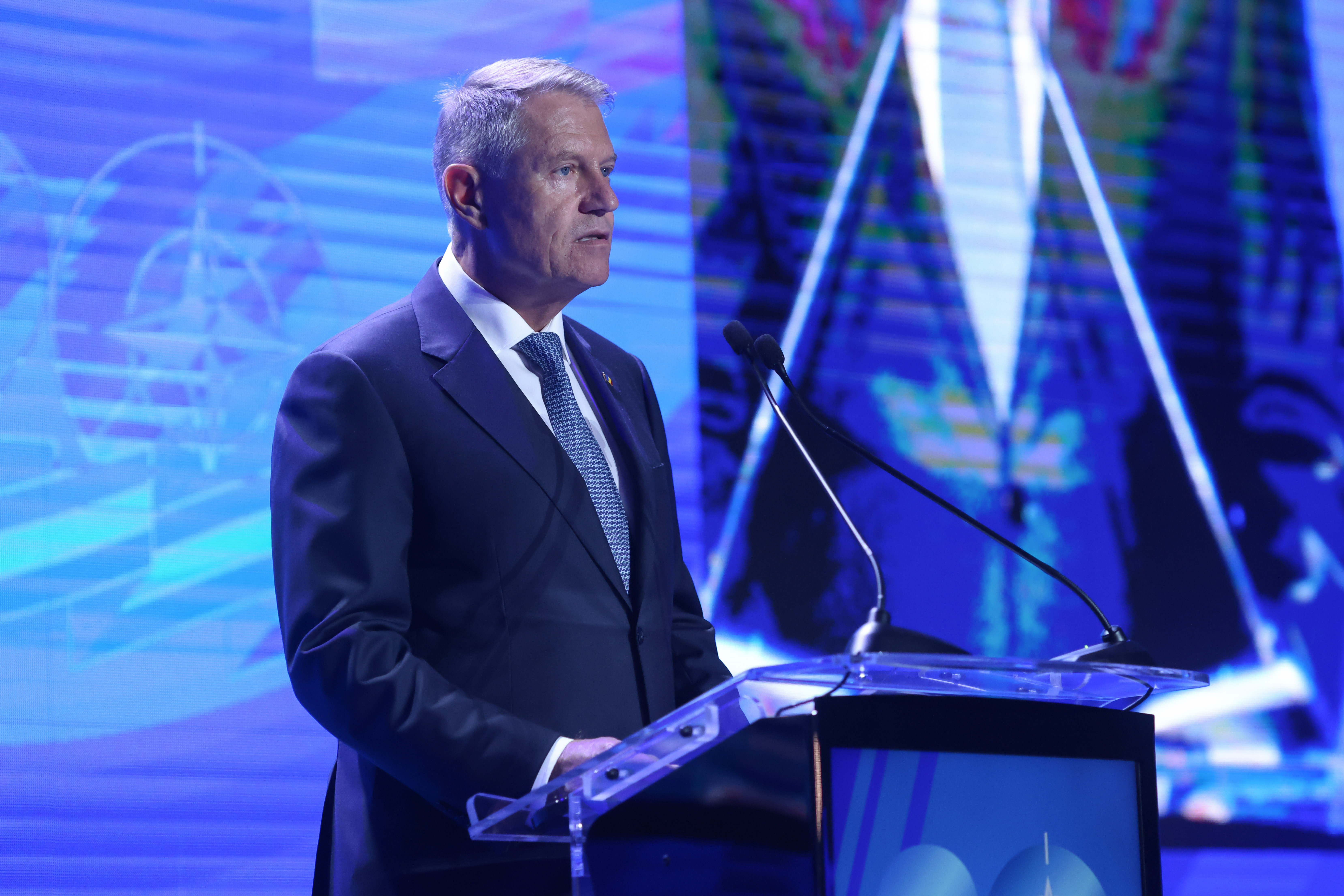 Klaus Iohannis cere noi recruți pentru Armată
