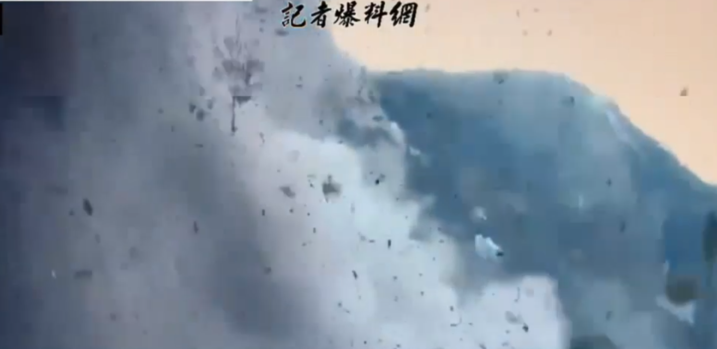 Imagini incredibile din timpul cutremurului din Taiwan. Au căzut bucăți din munte peste șoferi, care au rămas blocați
