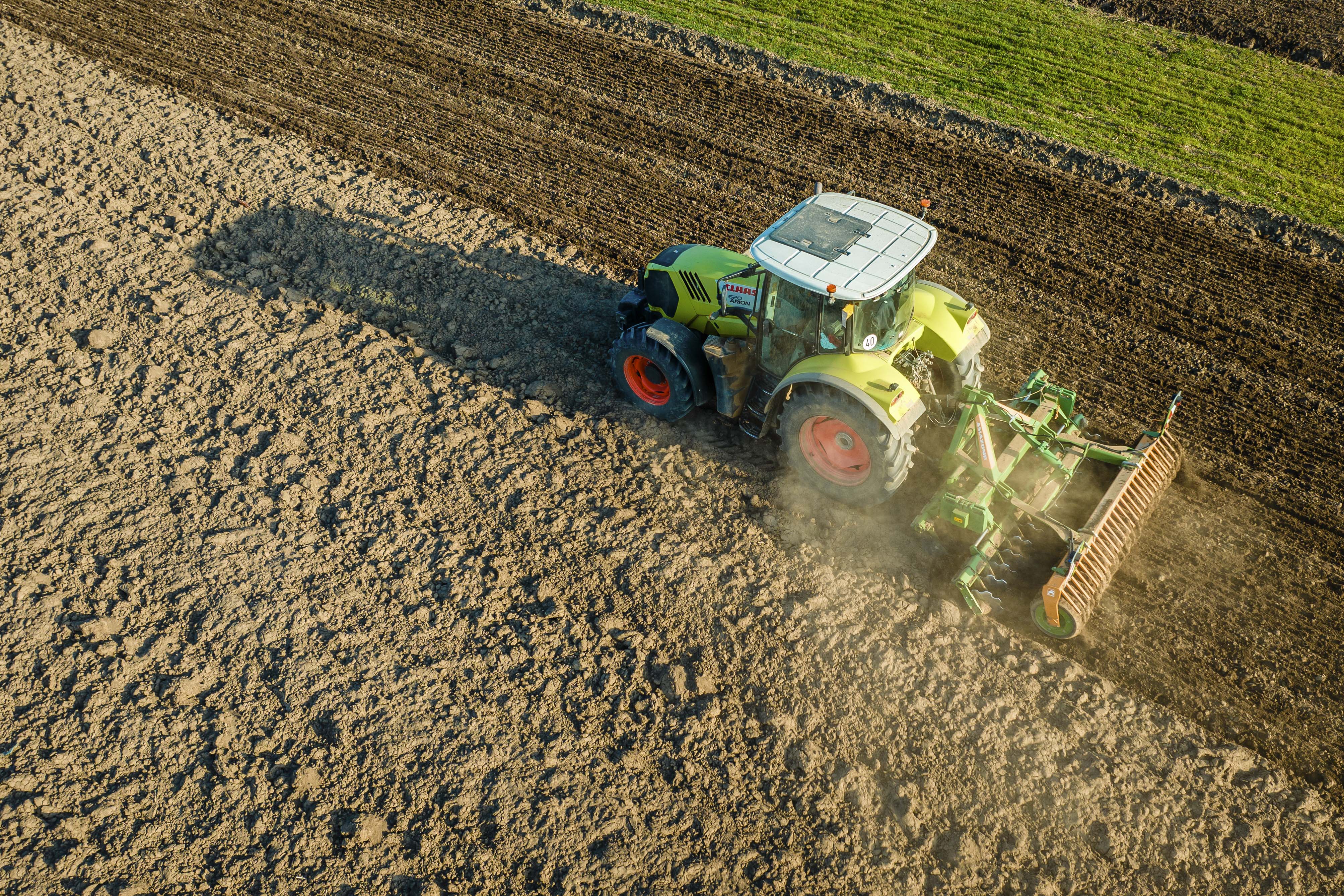 Rareș Bogdan: Un tractorist câștigă astăzi în România mai mult decât în orice țară din Occident