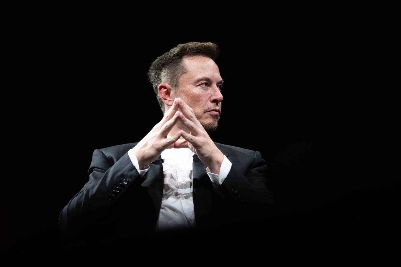 Elon Musk prezice că AI-ul suprauman va depăși inteligența omului anul viitor