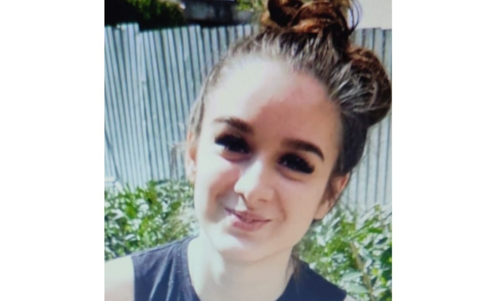 Fată de 17 ani din București, căutată de Poliție. A plecat de acasă în mijlocul nopții, în capot și papuci