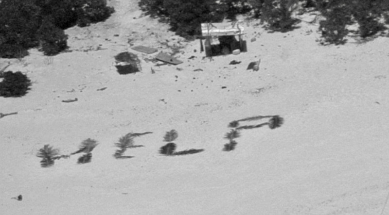 help-mesaj-plajă-insulă-naufragiu-pacific