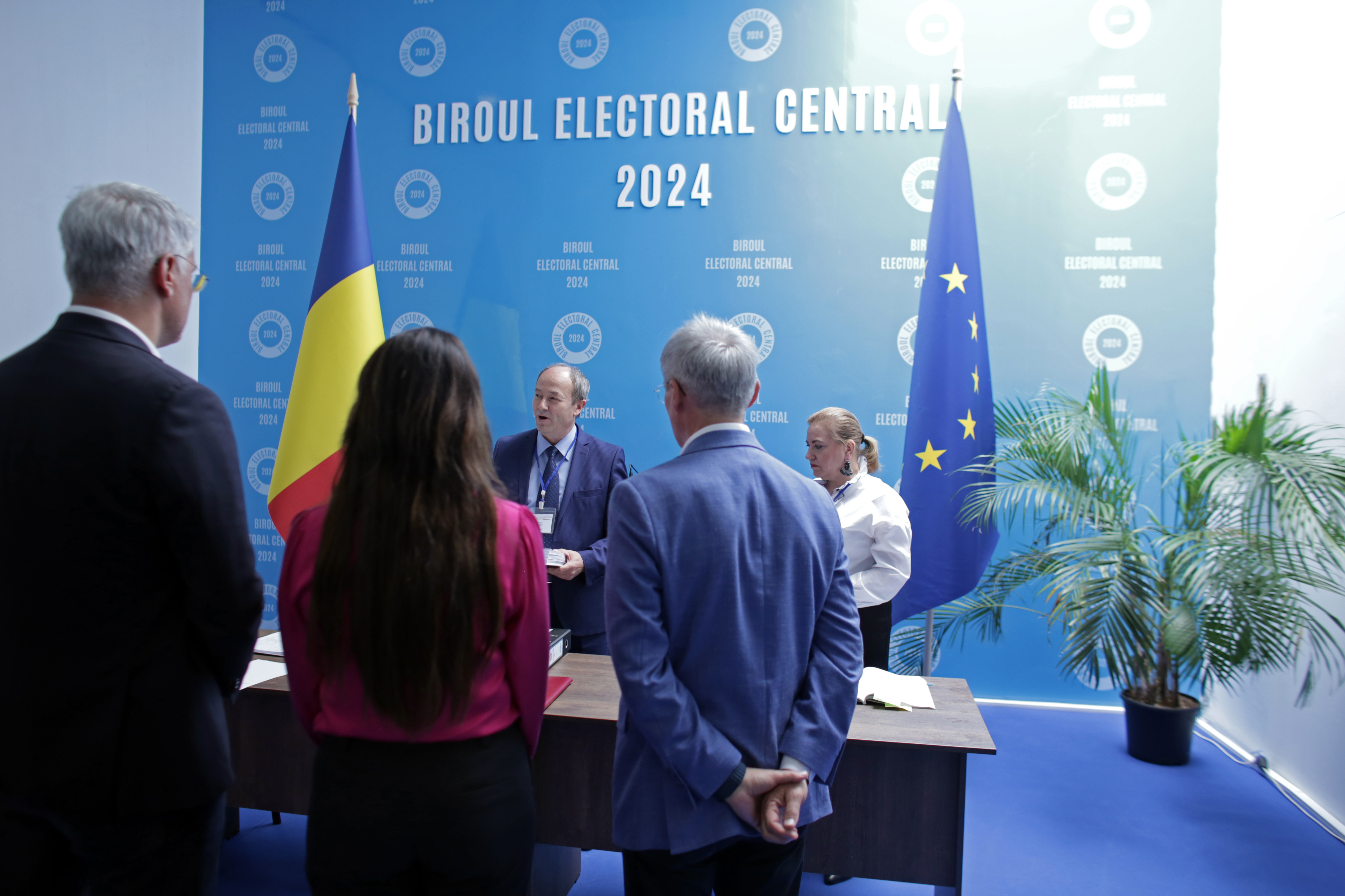 15 partide și alianțe și 7 candidați independenți sunt înscriși la europarlamentare. BEC a anunțat lista completă