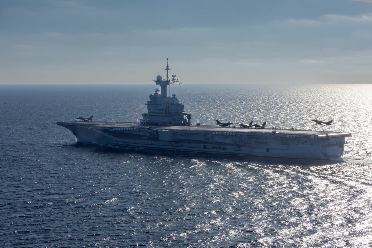 Franța trimite un portavion nuclear în Marea Mediterană, sub control operaţional NATO. „Este un mesaj adresat ruşilor”