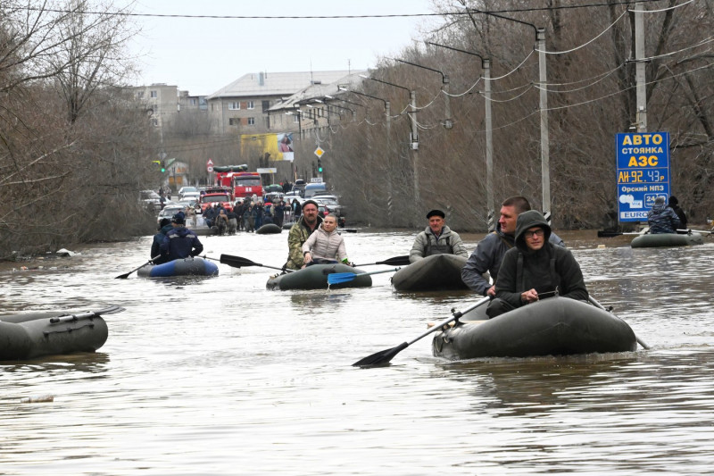 Consequences of flooding in the city of Orsk.