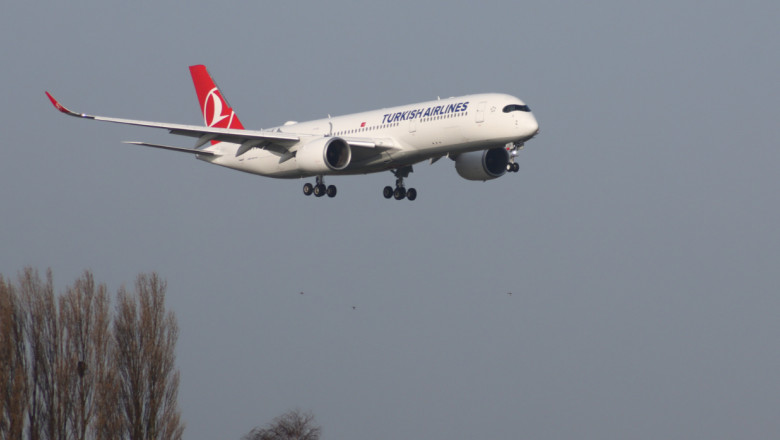 Alertă cu bombă la bordul unui avion Turkish Airlines. Aeronava a aterizat de urgență pe Otopeni