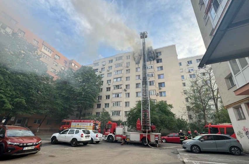 VIDEO. Doi morți și 9 răniți într-un incendiu puternic la un bloc cu opt etaje din București