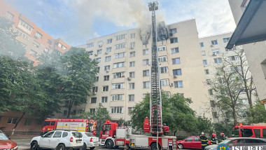 pompieri cu scara sting incendiu la etajul 7