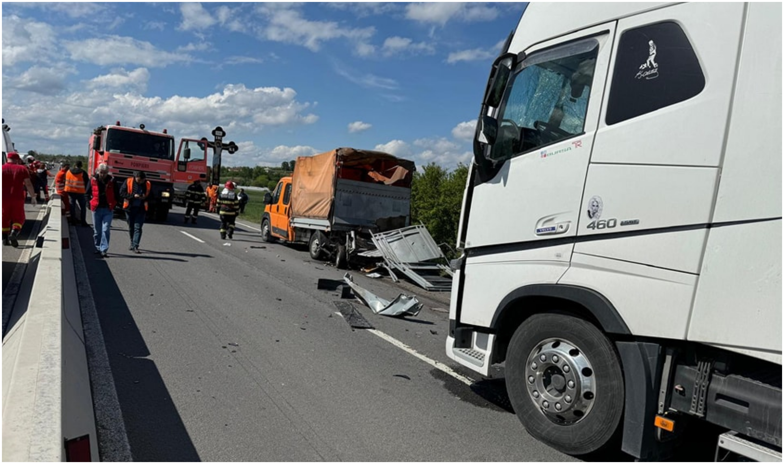 Doi angajați de la Direcţia Regională de Drumuri şi Poduri Craiova au fost accidentați de un șofer bulgar. O femeie a murit