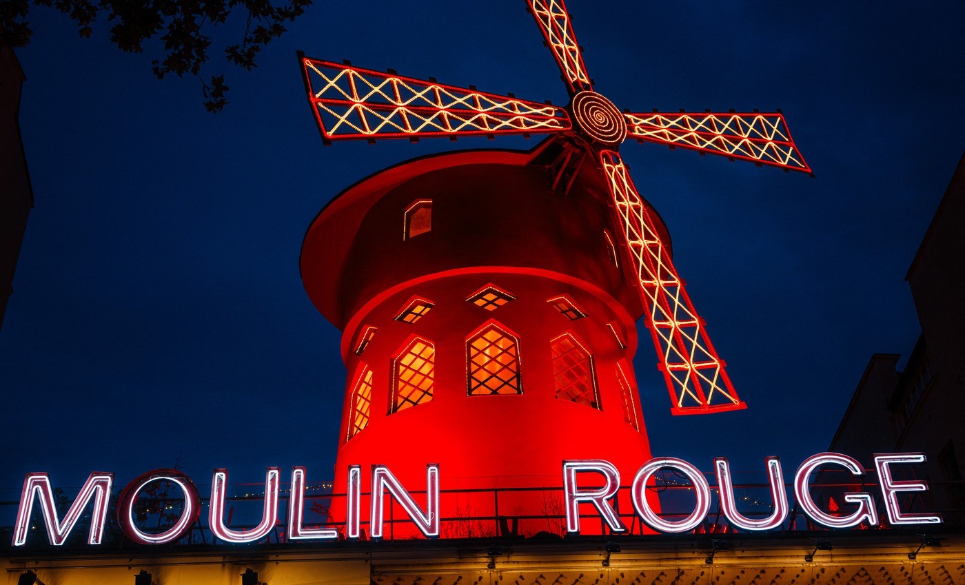Morişca de vânt care decora celebrul cabaret Moulin Rouge a căzut