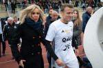 Le président de la République Emmanuel Macron et sa femme la Première Dame Brigitte Macron lors du match de football caritatif du Variétés club de France au profit de l'opération Pièces jaunes au stade Bernard Giroux à Plaisir