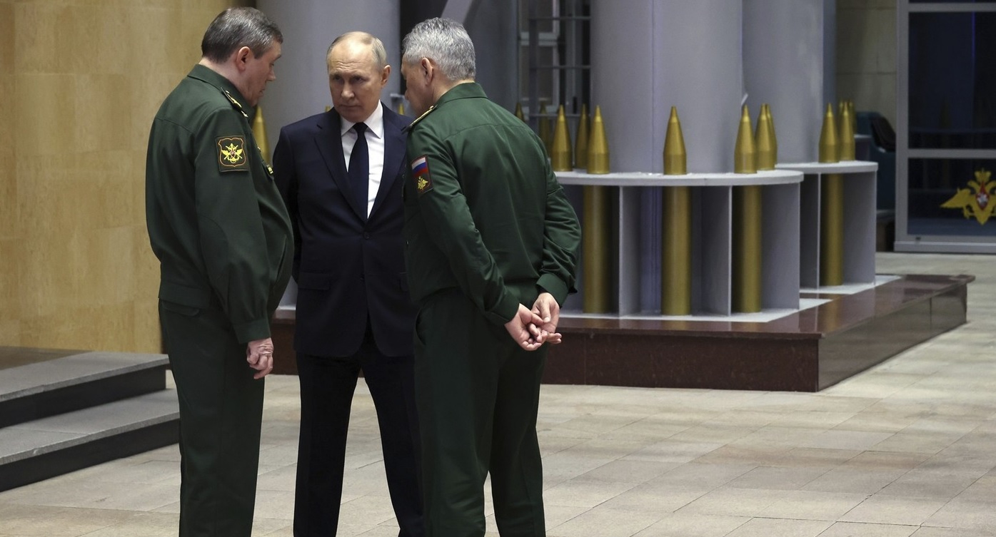 Germania avertizează că Rusia produce mai multe arme decât are nevoie în Ucraina: „Ajung în depozite. Putin ar putea avea alte planuri”