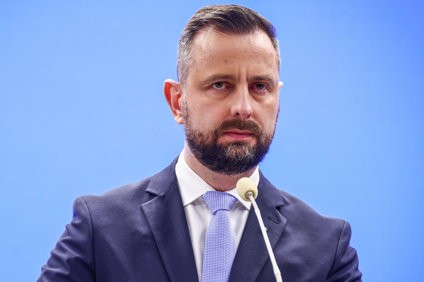 Ministrul polonez al Apărării spune că are pregătit un „rucsac de urgenţă” în caz de război. Ce a pus în el