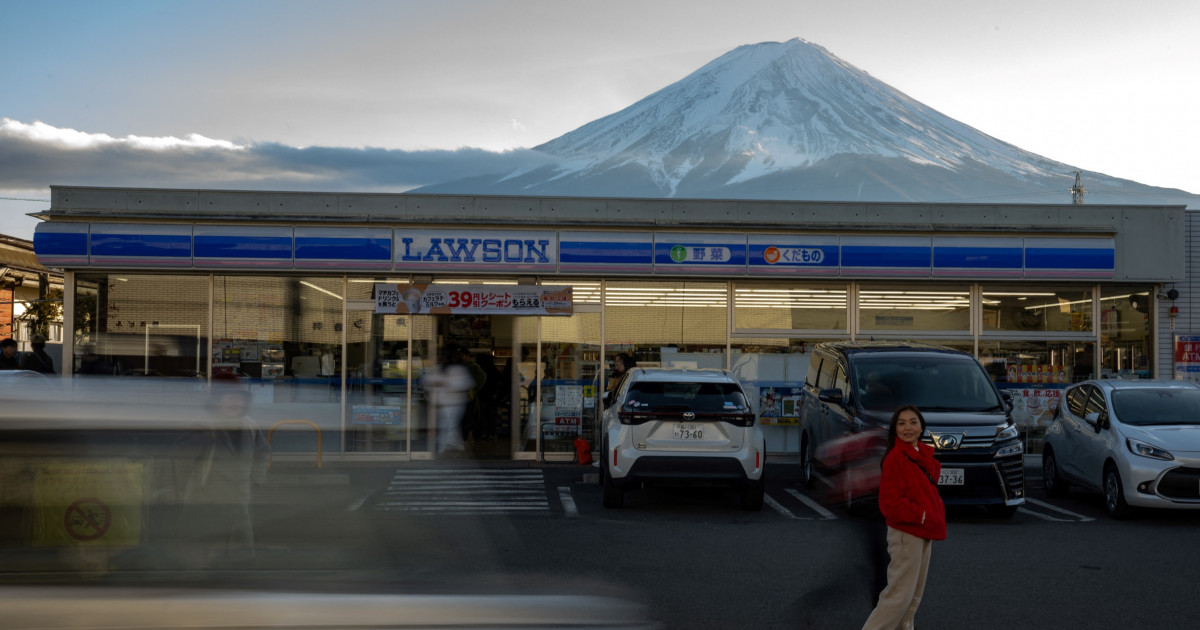 Un oraș japonez vrea să ridice un gard din plasă pentru a bloca fotografiile turistice ale Muntelui Fuji|EpicNews