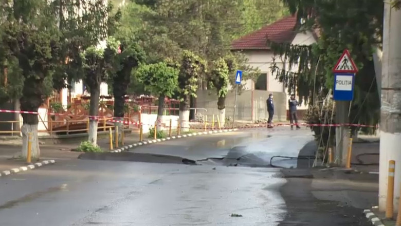 Situația din Slănic Prahova se agravează: Primele concluzii arată că nu există o galerie subterană. Localnicii au altă ipoteză