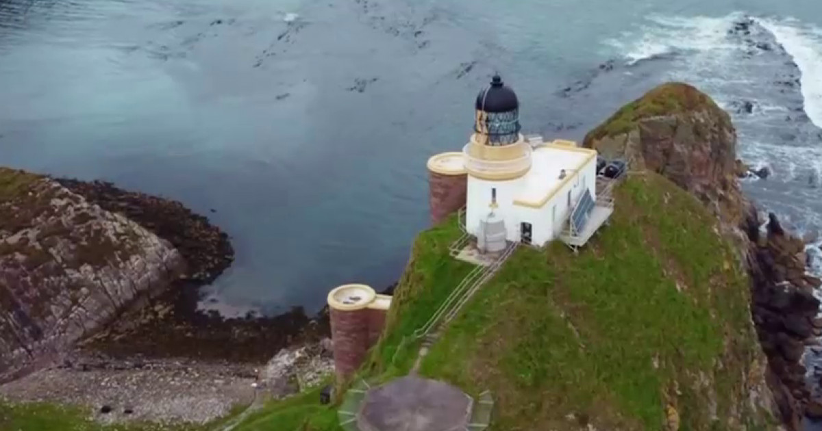 O insulă privată este scoasă la vânzare în Scoția. Are șapte locuințe, iar accesul se face cu barca sau elicopterul|EpicNews