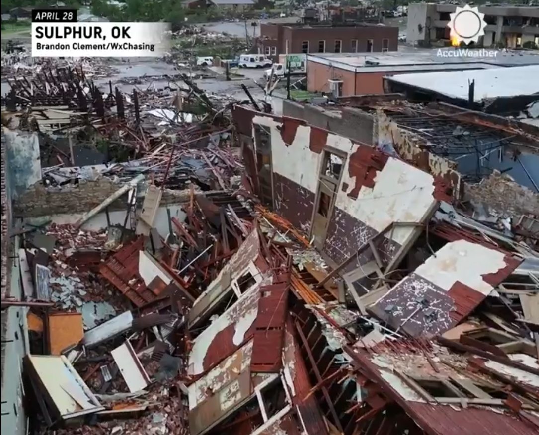 Peste 100 de tornade au devastat centrul Statelor Unite în ultimele trei zile. Cinci morți și zeci de răniți
