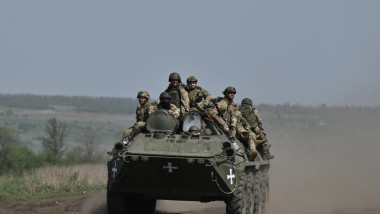soldati ucraineni pe tanc
