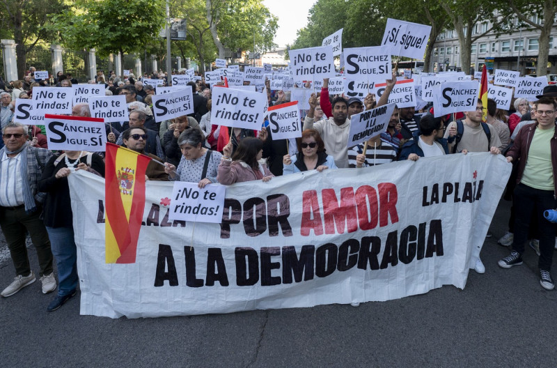 A demonstration in the center of Madrid in support of Pedro Sanchez