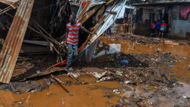Heavy rains in Kenya cause flooding in Nairobi