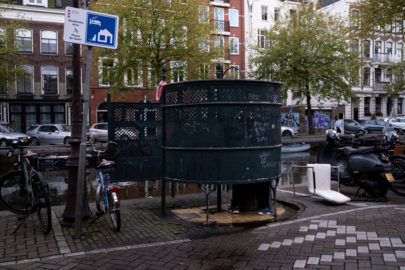 „Egalitate la urinare”. După ani de luptă, femeile din Amsterdam au obținut toalete publice și pentru ele