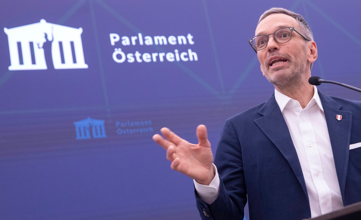 Herbert Kickl, liderul extremei drepte din Austria, este anchetat pentru corupţie