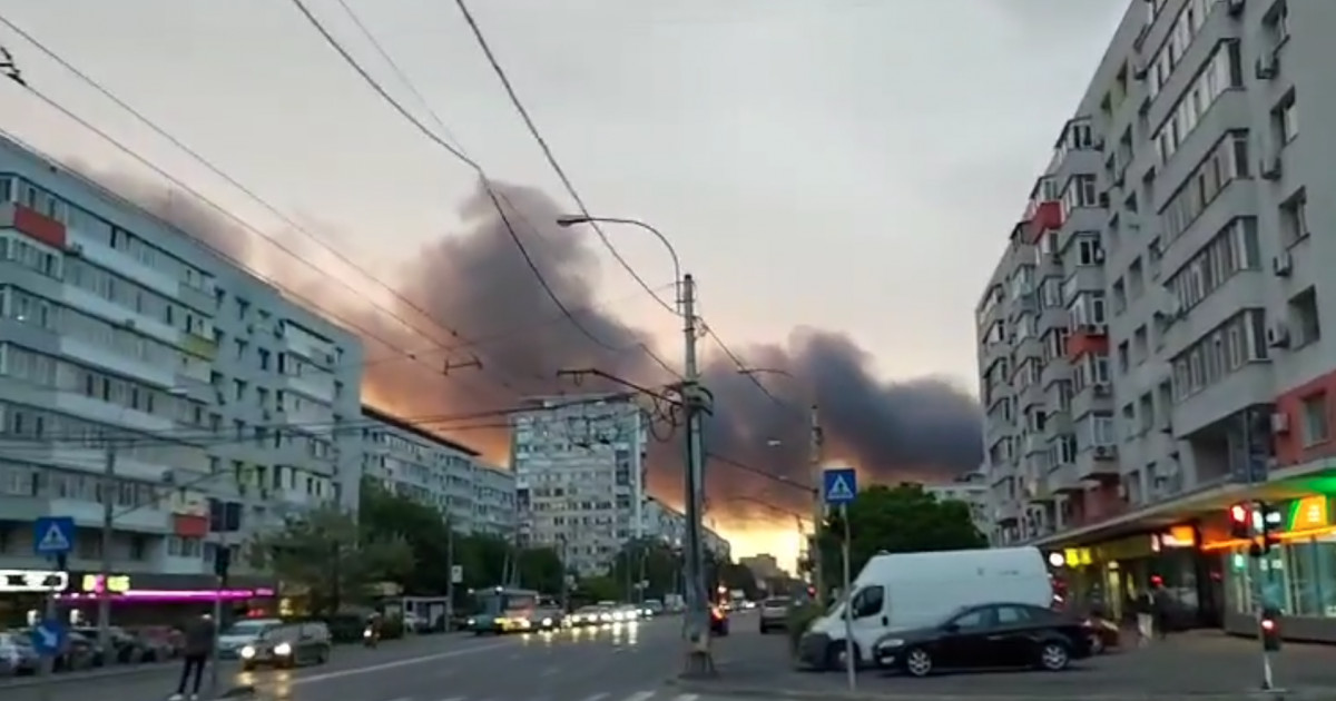 Incendiu și explozii la o clădire din Sectorul 1 al Capitalei. Sunt degajări mari de fum în zonă. Pompierii intervin cu 15 autospeciale|EpicNews