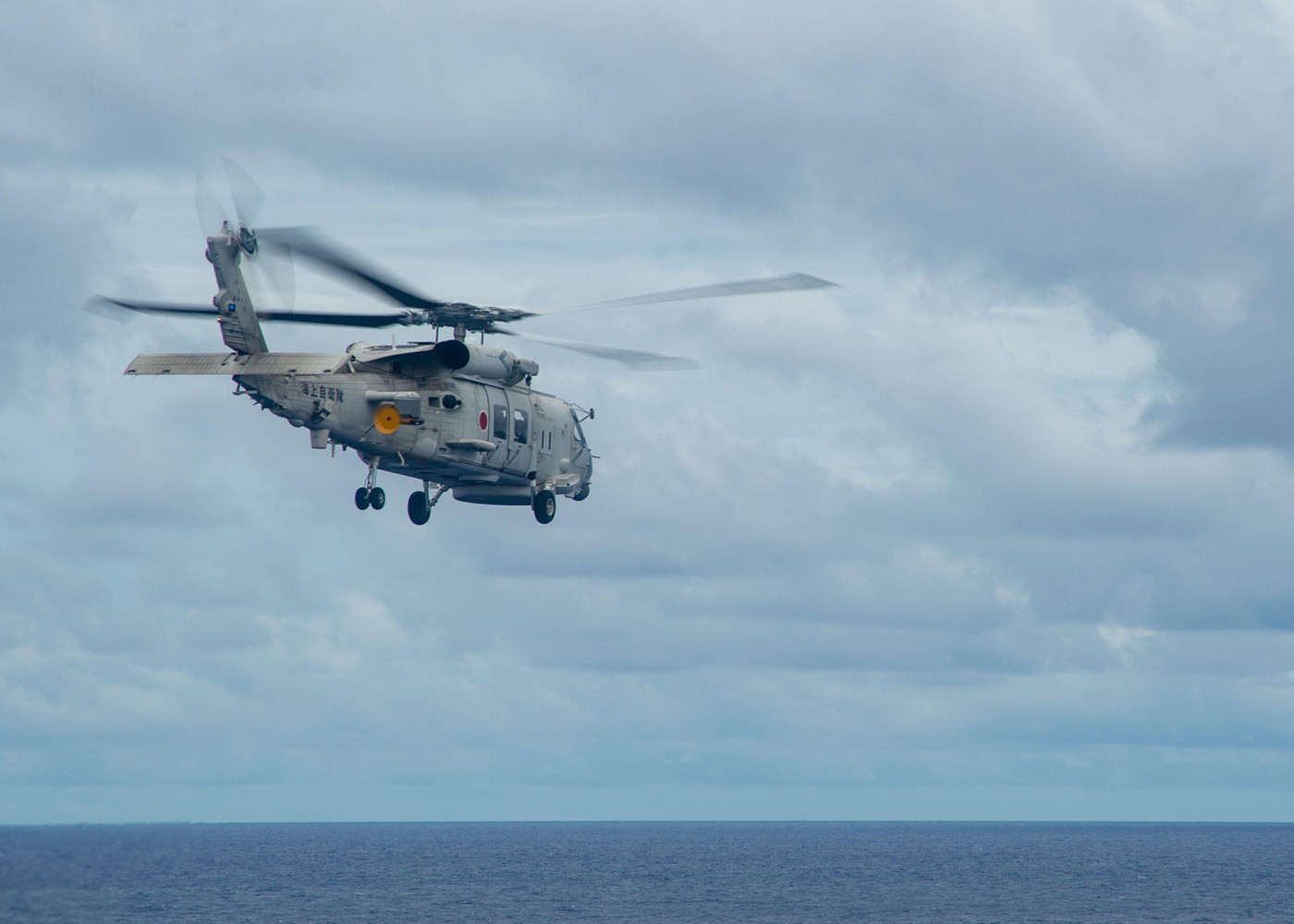 Două elicoptere ale marinei japoneze s-au prăbușit în mare. Primele concluzii după ce au fost găsite înregistrările de zbor