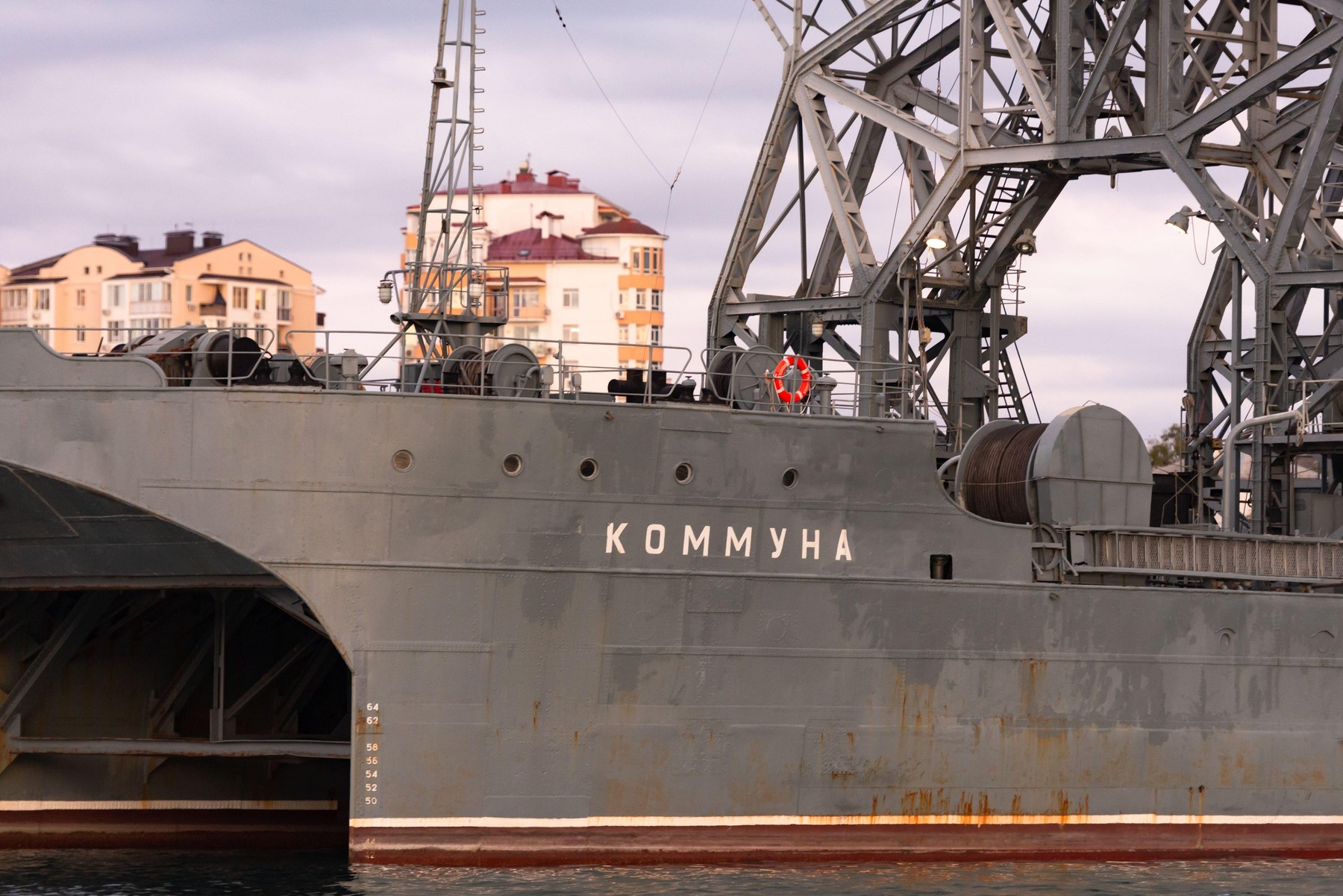 Ucraina a lovit la Sevastopol una din cele mai vechi nave ale marinei militare ruse
