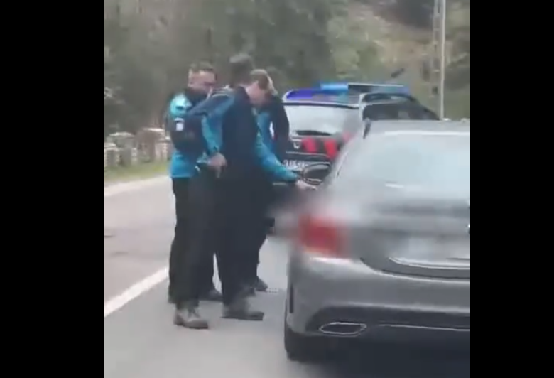 Un șofer beat a fost prins de polițiști în Harghita, după ce chiar el i-a chemat la barul unde consumase alcool
