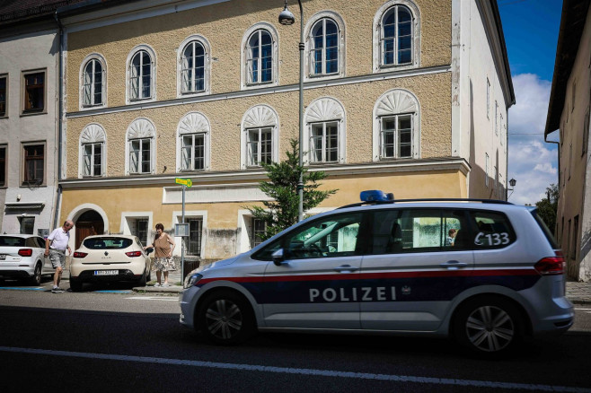 21.08.2021, Braunau am Inn, AUT, Fototermin, Braunau History, Unterwegs in Oberösterreich, im Bild der Mahnstein vor dem