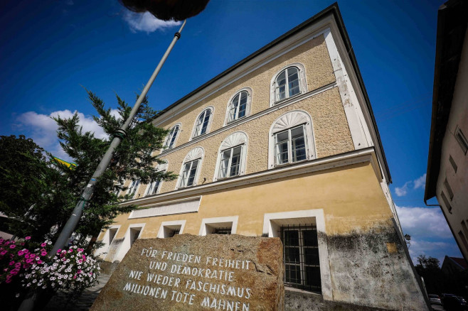 21.08.2021, Braunau am Inn, AUT, Fototermin, Braunau History, Unterwegs in Oberösterreich, im Bild der Mahnstein vor dem